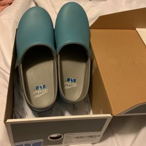 Dansko work clogs teal size 38 size 8 women
